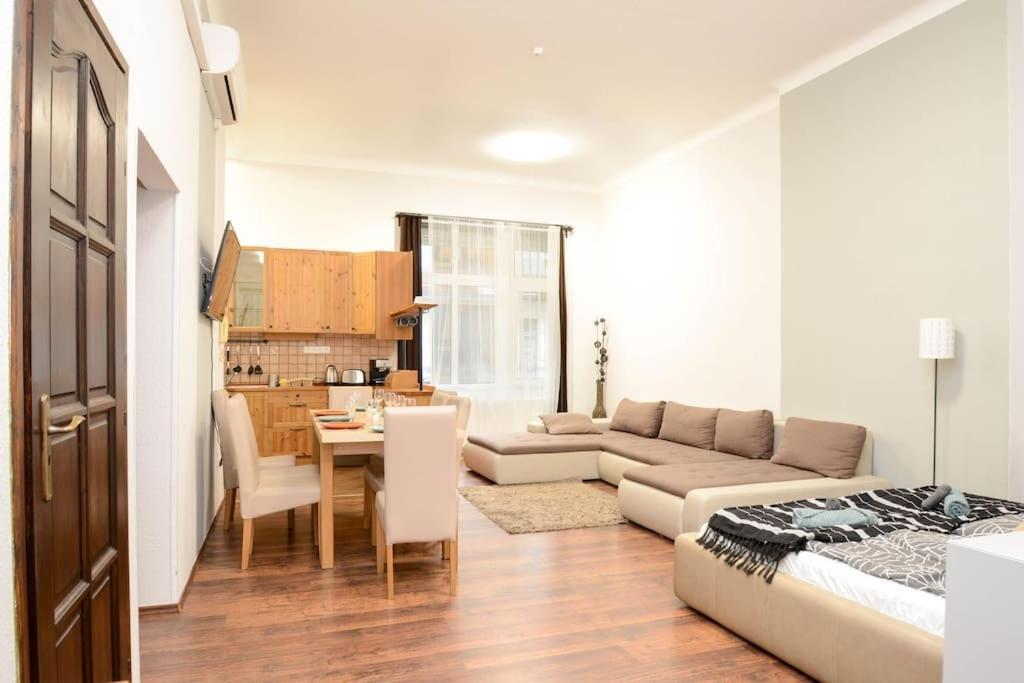 Famous Kiraly Street At Large 3Br 10Ppl @ Central Budapest Eksteriør bilde