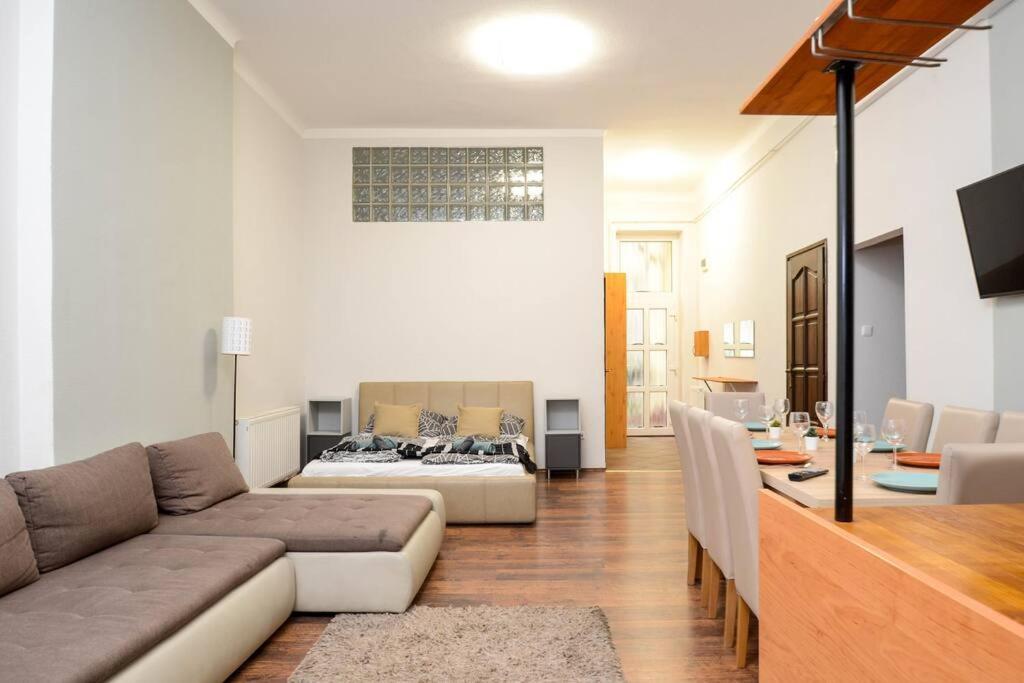 Famous Kiraly Street At Large 3Br 10Ppl @ Central Budapest Eksteriør bilde