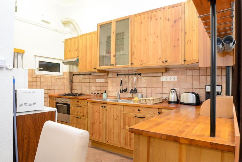 Famous Kiraly Street At Large 3Br 10Ppl @ Central Budapest Eksteriør bilde