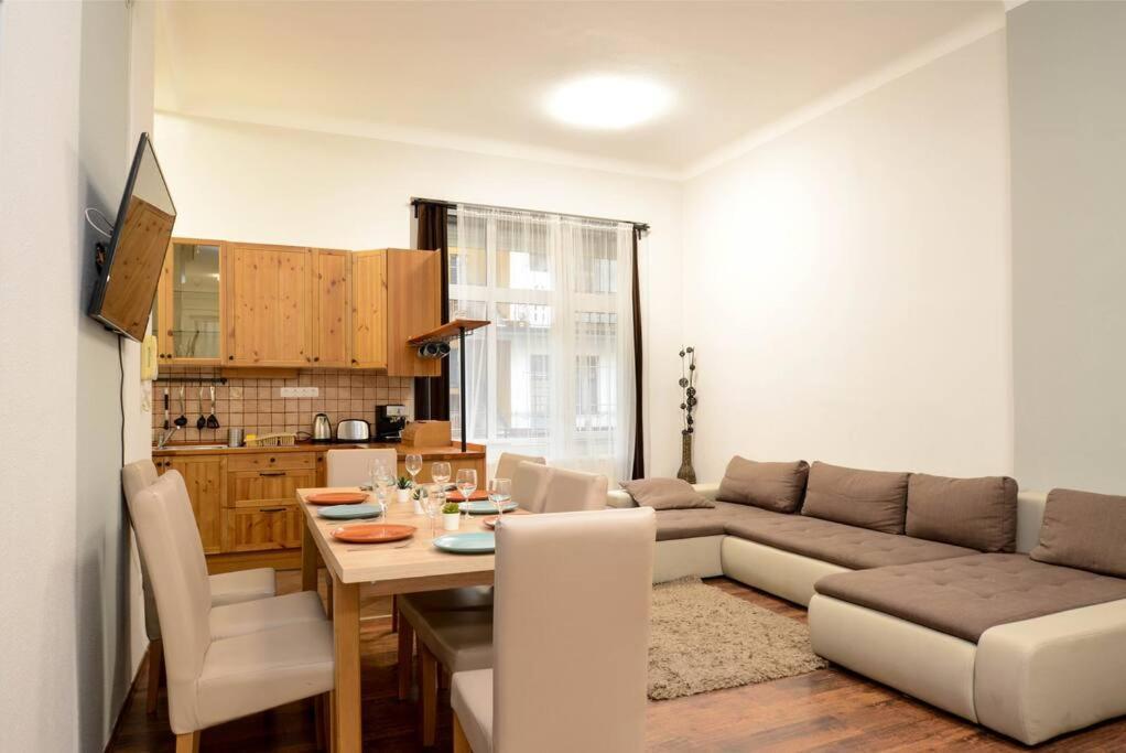 Famous Kiraly Street At Large 3Br 10Ppl @ Central Budapest Eksteriør bilde